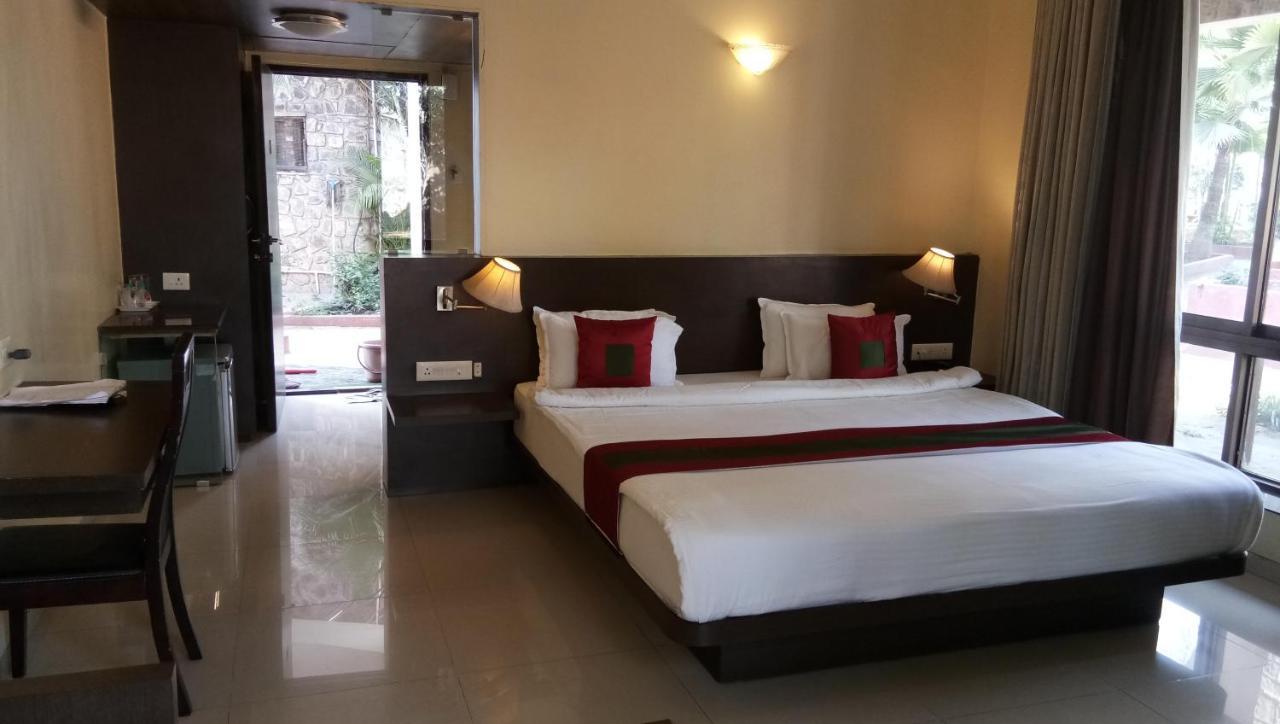 Caves County Resort Malegaon Esterno foto