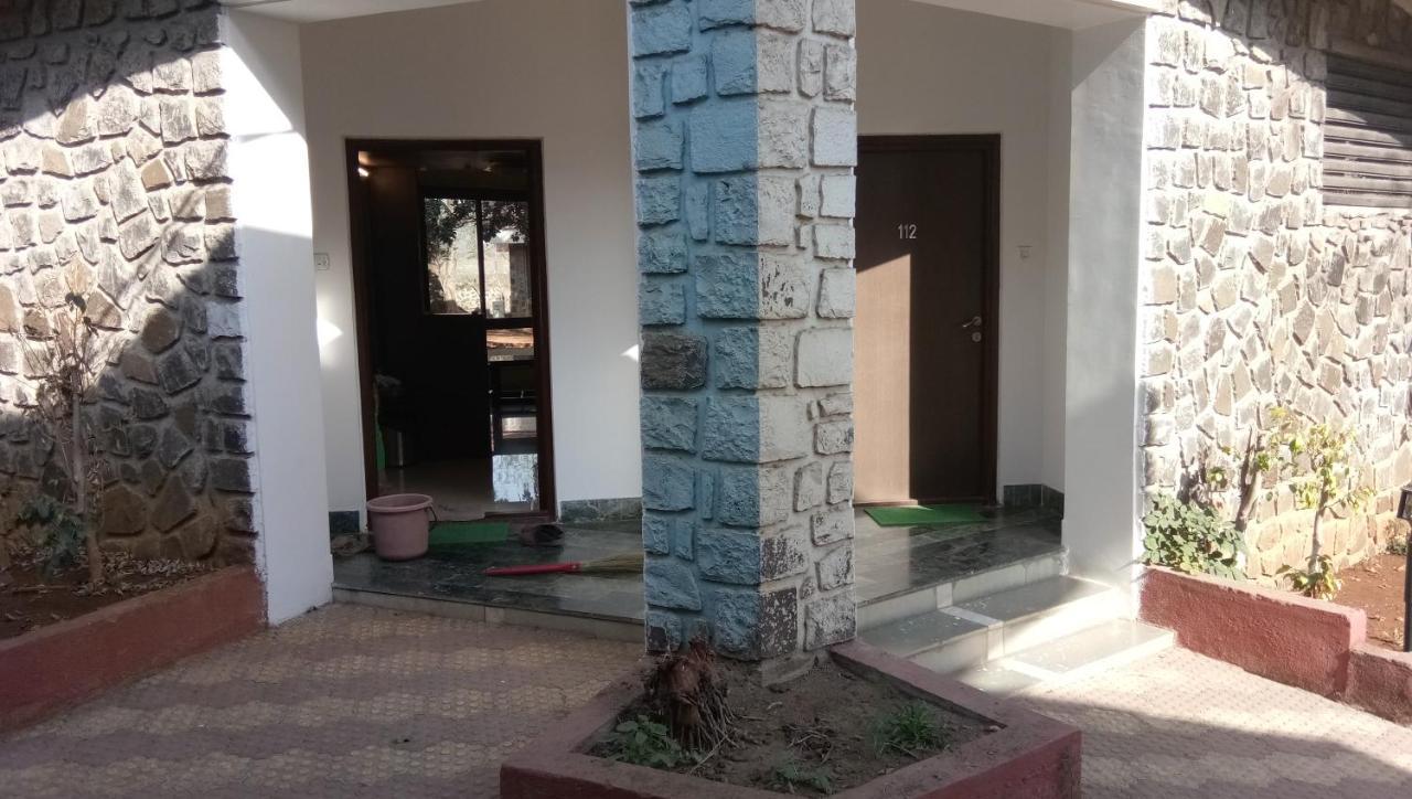 Caves County Resort Malegaon Esterno foto