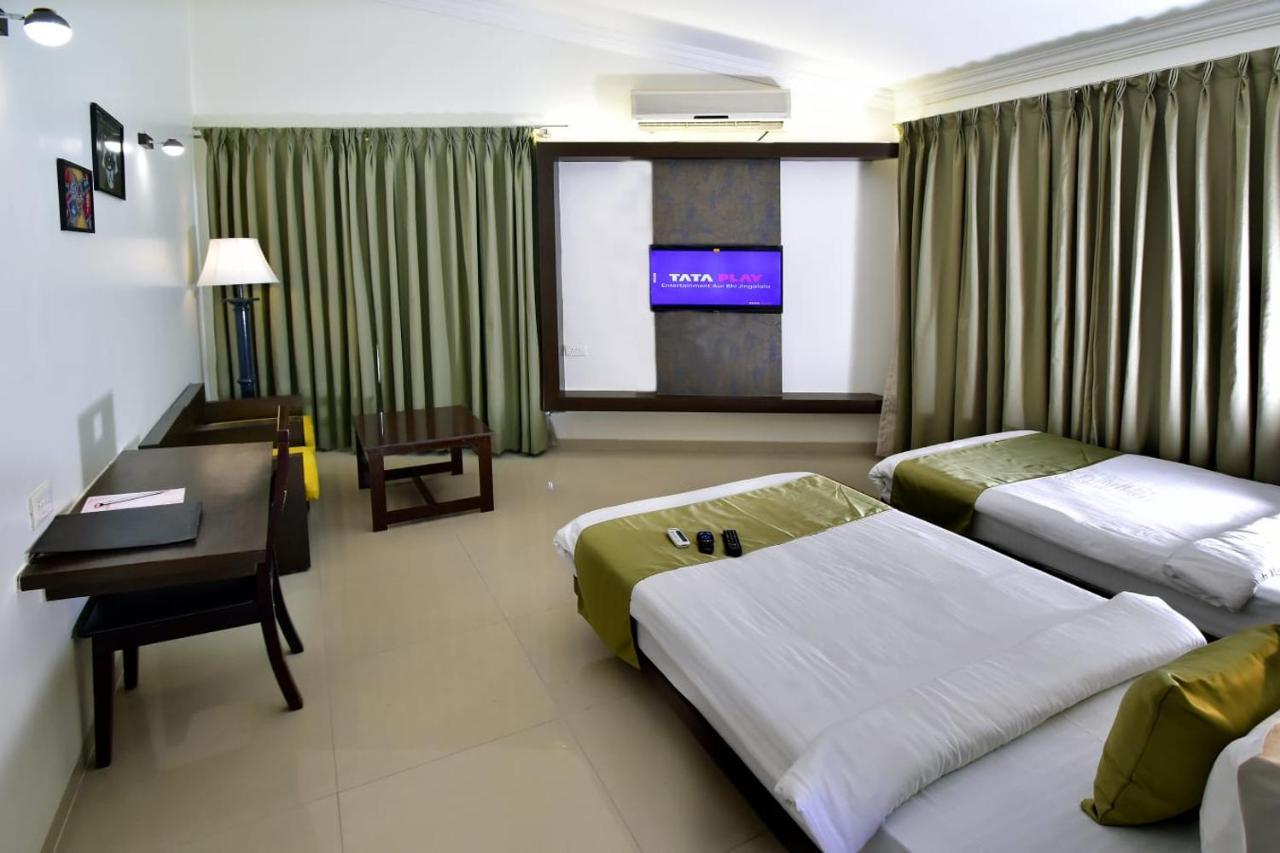 Caves County Resort Malegaon Esterno foto
