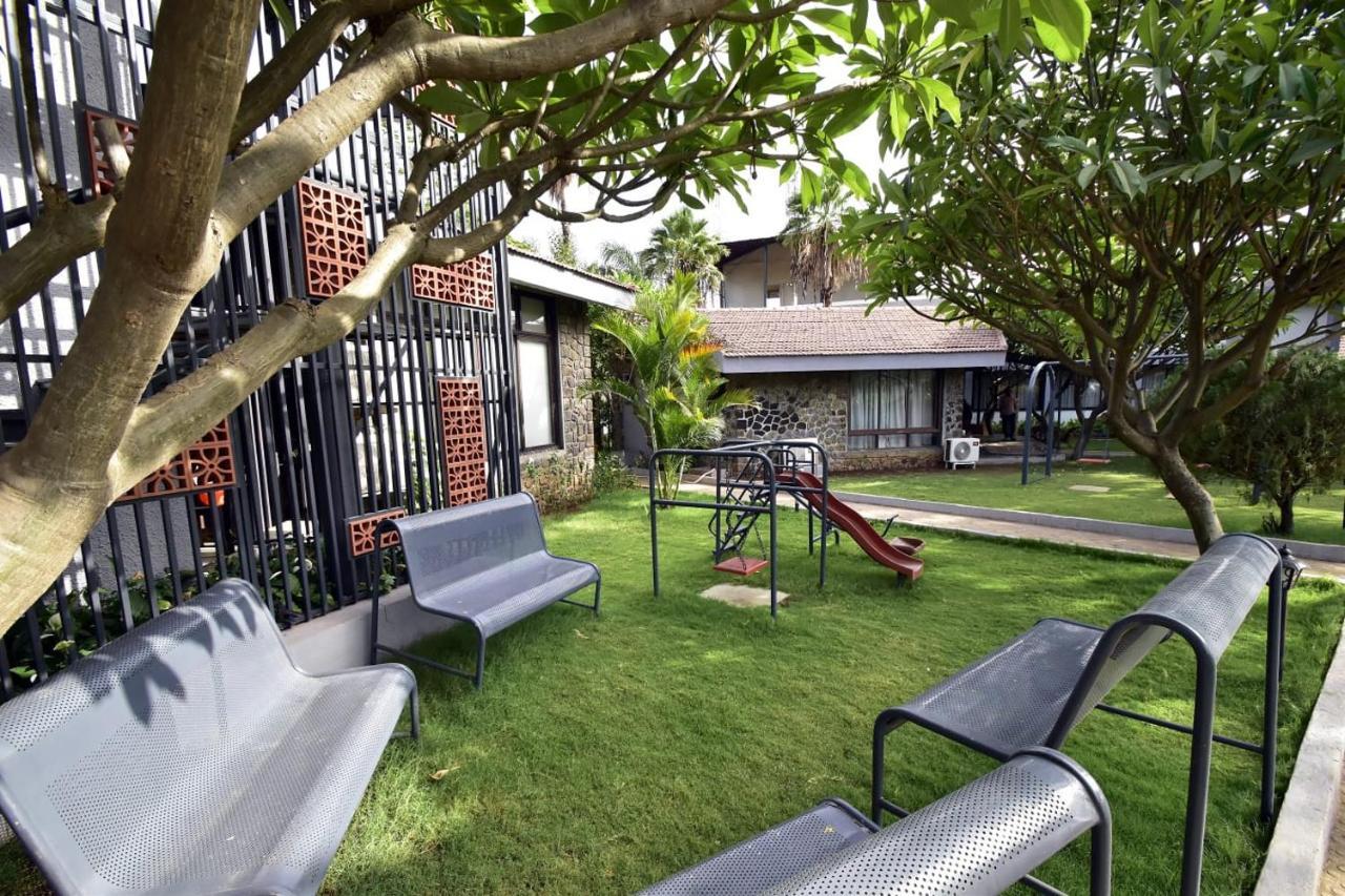Caves County Resort Malegaon Esterno foto