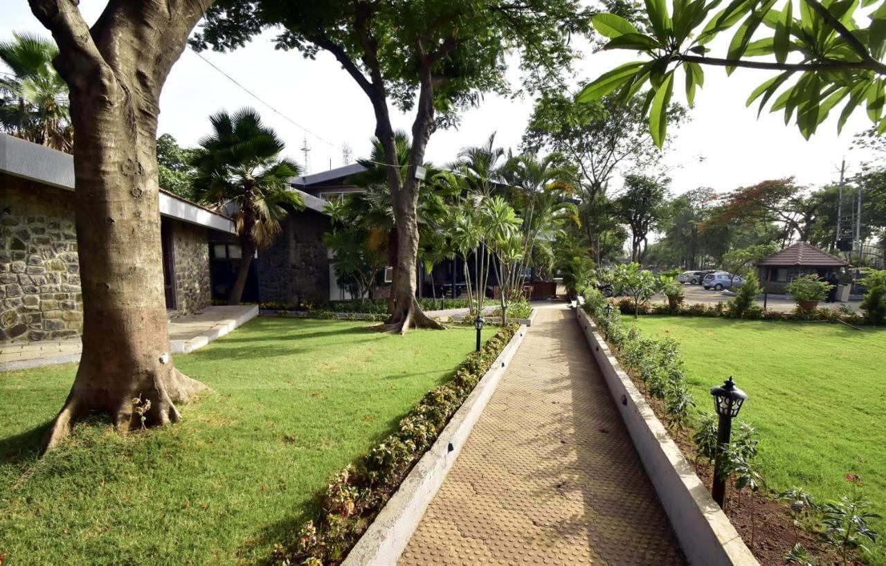 Caves County Resort Malegaon Esterno foto