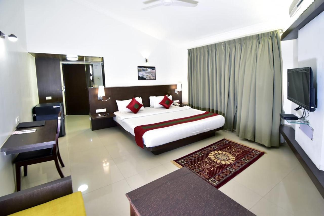 Caves County Resort Malegaon Esterno foto