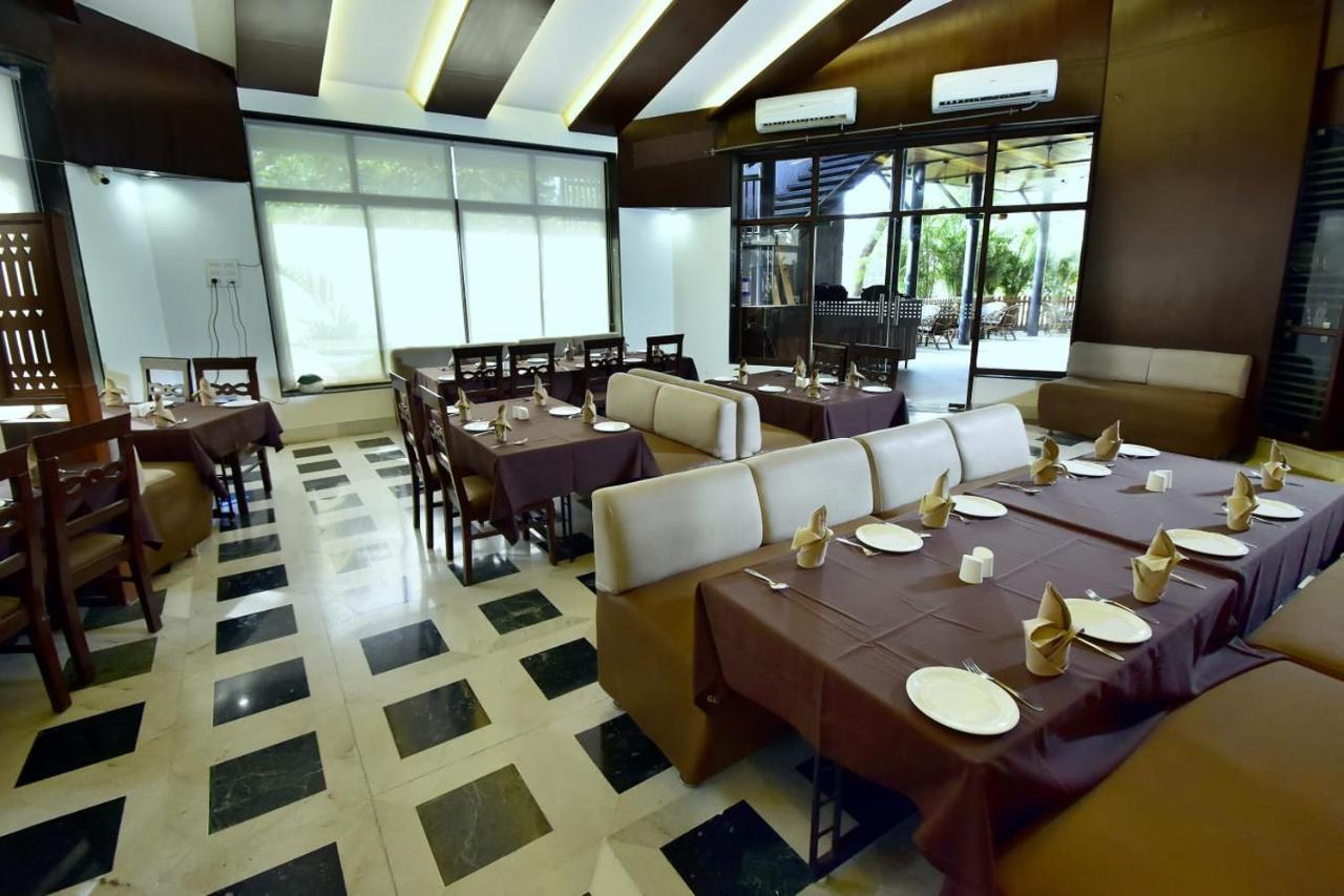 Caves County Resort Malegaon Esterno foto