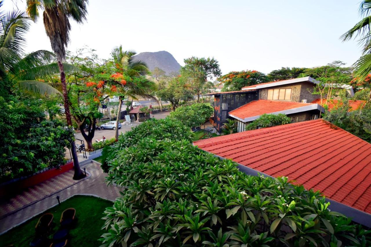 Caves County Resort Malegaon Esterno foto