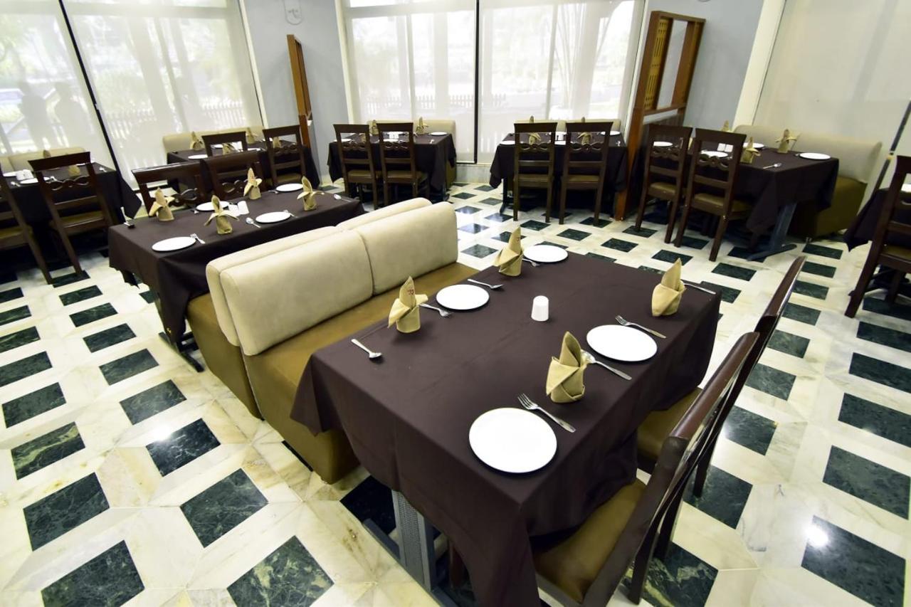 Caves County Resort Malegaon Esterno foto