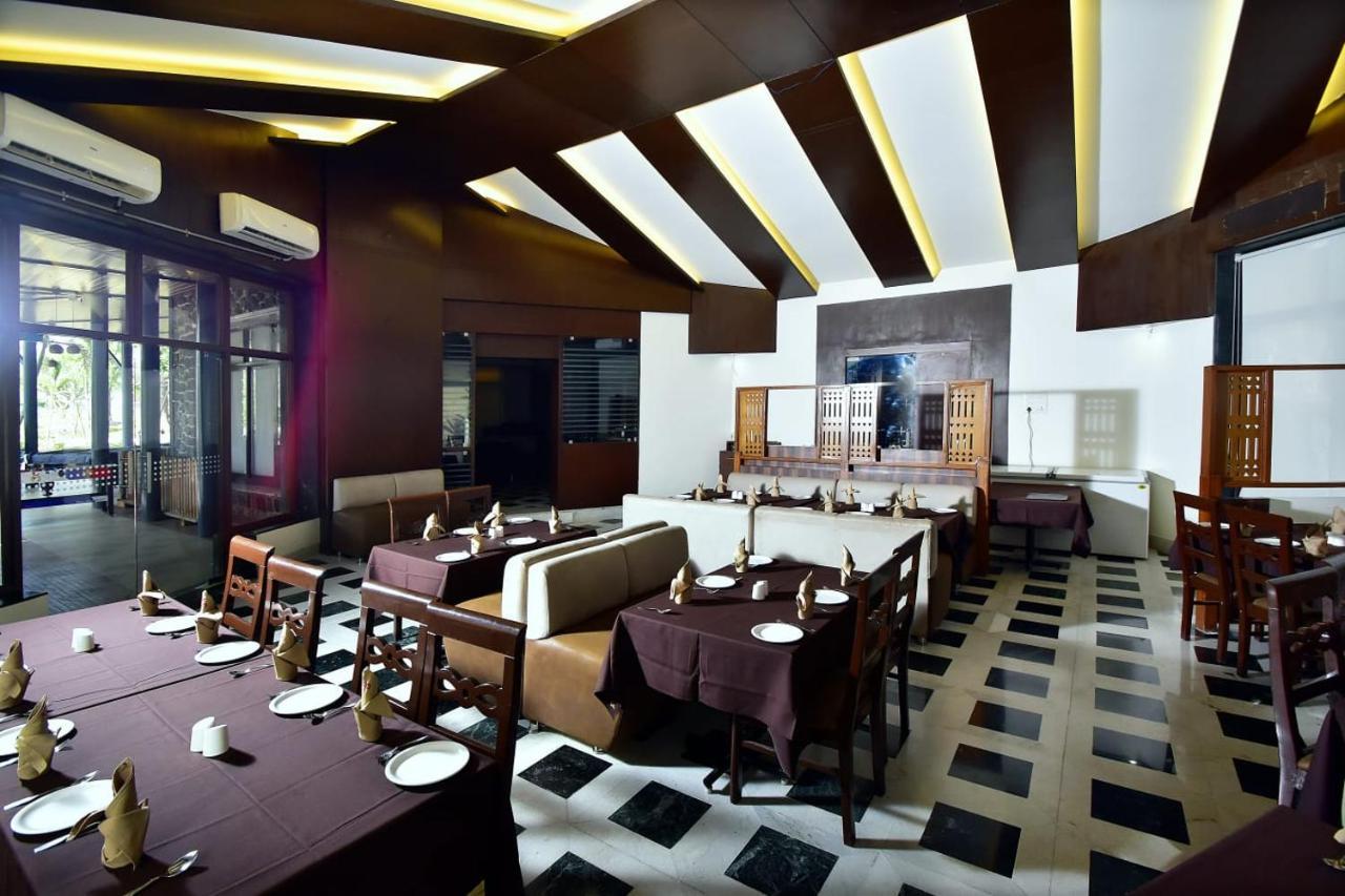 Caves County Resort Malegaon Esterno foto