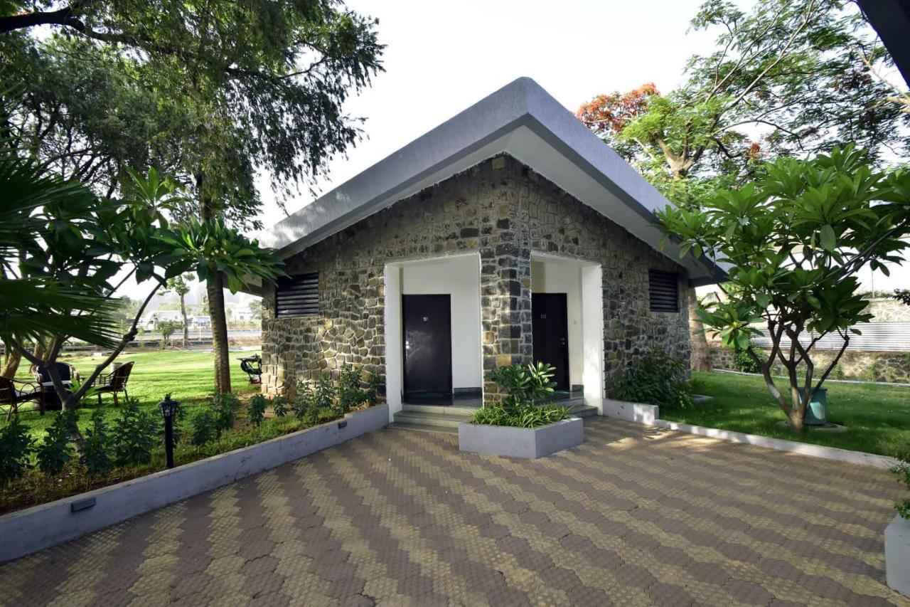 Caves County Resort Malegaon Esterno foto