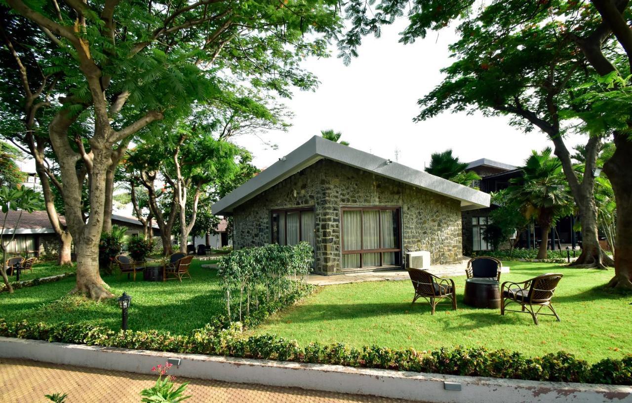 Caves County Resort Malegaon Esterno foto